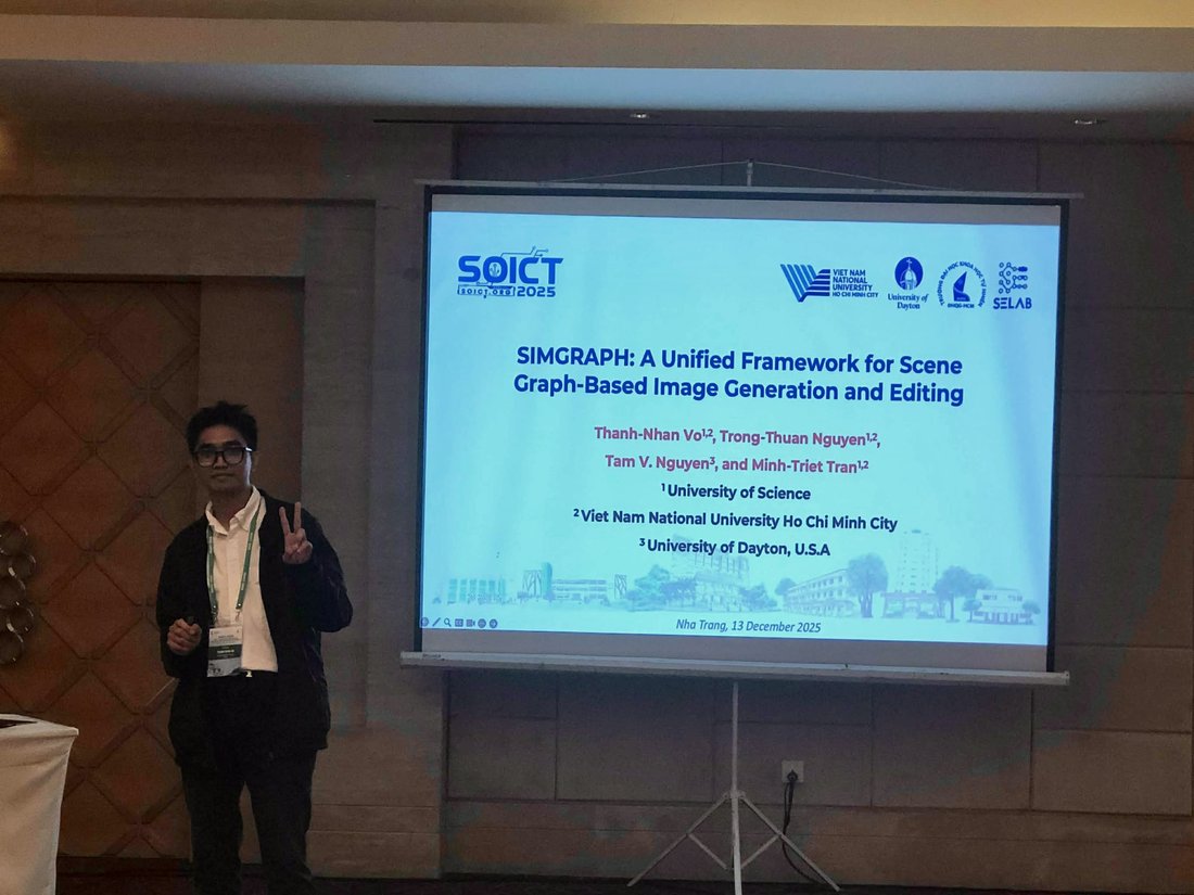 Thanh-Nhan beside the SimGraph presentation slide at SOICT 2025
